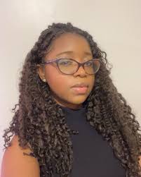 hey everyone, my name is amoi and i'm from jamaica🇯🇲🇯🇲 i'm 100%  committed to Uncg and i'll be majoring in accounting. i love going to  rivers and beaches in jamaica and soca