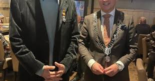 Jan Brand uit Ammerstol gehuldigd: 35 jaar inzet beloond met koninklijke  onderscheiding