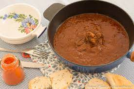 Rindsgulasch Klassisches Gulasch Rezept Mit Selbstgemachten Brot
