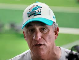 Dave Hyde: Vic Fangio makes first steps — and has first concern — in  righting this Dolphins' defense