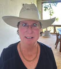 Lynn Ahern's Instagram, Twitter & Facebook