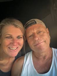 Gooood morning!! ☀️ I'm BACK! Had a really nice time off getting married,  but happy to be bringing you the news again!