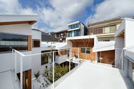 Tomohiro Hata S Loop House Turns Inwards Onto A Central Courtyard Terrace House Japan Terrace House House