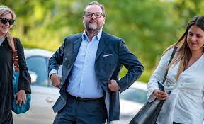 Sepp schellhorn sitzt für die neoliberalen im österreichischen parlament, betreibt aber auch ein flüchtlingsprojekt. Sepp Schellhorn Privat Tv Koch Politiker Unternehmer Dafur Brennt Der Osterreichische Tausendsassa News De