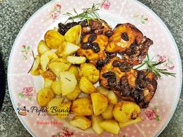 Canditatea de bere este aproximativa. Pulpe De Pui Cu Bere Bruna Stafide Si Cartofi Rumeniti Reteta De La Bunica