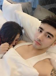 Ảnh "giường chiếu" của tú ông Lục Triều Vỹ và một Á hậu gây xôn xao mạng xã  hội