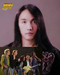 Cuando Steve Perry se retiró, Journey continuó con otros cantantes, pero  suplir a Steve era muy difícil y la banda se vio en la encrucijada de si  seguir o no. Muchos productores