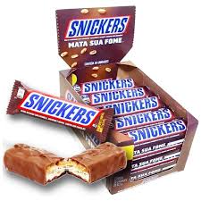 Basta comprar as guloseimas preferidas do seu amor e montar a embalagem com papel seda ou papel manteiga, filme plástico, e um lindo laço feito com fita de cetim. Caixa De Snickers 900g Chocolate E Caramelo C 20 Unidades Embaleme Embalagens E Festas
