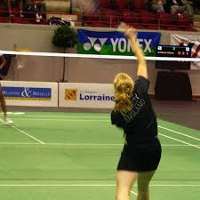 The doubles court is 6.1 metres (20 feet) wide and 13.4 m (44 ft) long, and the singles court is a little smaller. How To Do An Overhead Clear Shot In Badminton Howcast