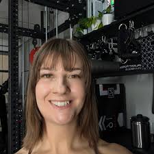 Would you or someone you know benefit of a little help with using  smarthphones or tablets? This training is free and open to all. Call us to  register or share it with