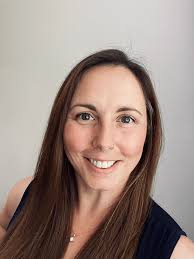 Lisa Pike's Instagram, Twitter & Facebook