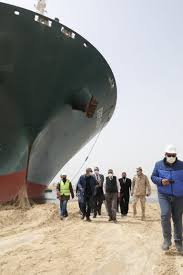 While travelling from malaysia to netherlands, the ship ran aground in the suez canal, blocking the traffic for 6 days from 23rd to 29th of march 2021. Containerschiff Ever Given Ist Wieder Frei Vollmond Hat Geholfen Ingenieur De