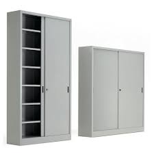 Solido e pratico, grazie ai suoi ripiani interni che possono essere sfruttati in vario modo a seconda delle esigenze del caso, l'armadio in metallo per ufficio rappresenta un pezzo d'arredo indispensabile, funzionale e discreto allo stesso tempo. Armadi Con Ante Scorrevoli Per Il Tuo Archivio Primula Giorgetti