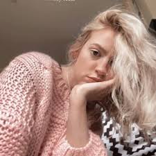 Desiree Serrano (@dezzy_sparkelz)