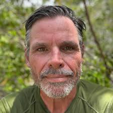 I was at a sale and saw this and 2 stone arrow heads