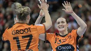 Yvette broch estimated net worth, biography, age, height, dating, relationship records, salary, income, cars, lifestyles & many more details have been updated below. Verlost Van Handbal En Ambities Ademt Broch Eindelijk Het Geluk Nos