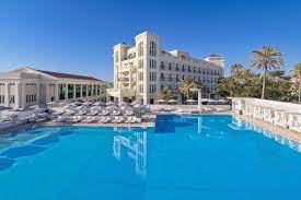 The hotel's privileged beachfront location offers impeccable ocean views and is near the vibrant city of valencia. Las Arenas Balneario Resort Valencia Aktualisierte Preise Fur 2021