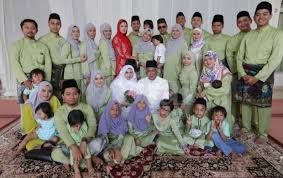 18 lutego 1954) to malezyjski aktor i prezenter telewizyjny. Ibu Tunggal Beranak 4 Jadi Milik Jalaluddin Hiburan Mstar