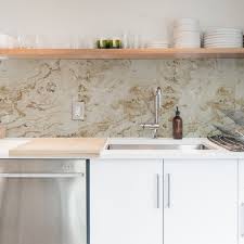 plaat achterwand keuken marmer beige keuken ontwerp keuken inspiratie wandpanelen