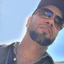 Pete Simons's Instagram, Twitter & Facebook