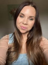 Today's eyeshadows 🤎 Bird & Angels Landing So super easy to apply!! Use  angels landing all over, then blend bird in the crease 👌🏻 Lips:  huckleberry topped with marshmellow lip oil 🫶🏻