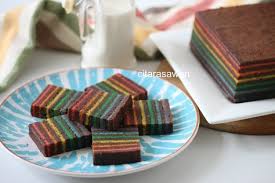 9 inci 2 cawan tepung gandum + 2 sk baking powder + 1 sk soda bikarbonat (diayak sekali) 1/2 cawan serbuk koko atau campuran serbuk coklat 2 cawan gula icing 2 peket coffee mix. Resepi Kek Pelangi Tanpa Butter Resepimee Junotee Com