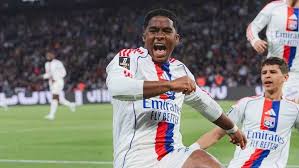 Endrick decide, e Olympique Lyonnais surpreende o Paris Saint-Germain em  pleno Parque dos Pr&iacute;ncipes