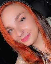 Elizabeth Confer's Instagram, Twitter & Facebook