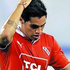 Siguen las malas en Independiente: Julián Velázquez se rompió los  ligamentos