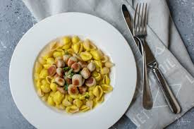 Bratkugeli Mit Currysauce Pasta Einfach Schnell Rezept Currysauce Essensrezepte Rezepte