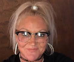 Elizabeth Offutt's Instagram, Twitter & Facebook