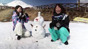 雪球製造機 富士山の裾野で撮影しました 女の子にも使い易いわ 雪合戦 富士山 雪