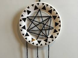 Trouvez le cadeau fait main parfait, des vêtements vintage et tendance, des bijoux uniques et plus encore. Attrape Reves Fabriquez Votre Capteur De Reves Facile