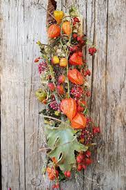 Ob herbstliche tischdeko, ein türkranz in gold oder kreative ideen für das. Wand Deko Fur Den Herbst Auf Einem Holzbrett Dekoidee Fur Den Herbst Fur Die Ture Oder Die Wand Herbstdeko Ide Herbstdeko Ideen Herbstdeko Herbst Tischlaufer