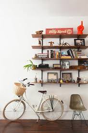 Comment Decorer Le Mur Avec Une Belle Etagere Murale Parement Mural Interieur Bistro Decoration Maison