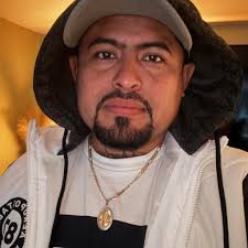 Alguien sabe quién es esa muchachona? Es muy famosa con más de 5 millones  de seguidores😱