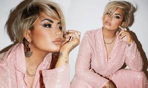 Enviar novas fotos de demi lovato. Demi Lovato Shows Off More Of Her Edgy New Half Shaved Pixie Cut As She Glitters In A Pink Suit Daily Mail Online