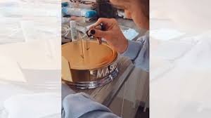 Bei «the masked singer» singen promis in aufwendigen bühnenkostümen und versuchen, dabei nicht erkannt zu werden. The Masked Singer Prosieben Sarah Lombardi Wins Like A Skeleton Her Fiance Causes A Mishap