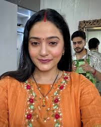 I tried to do my Wife's Makeup for the first time… not because I'm a pro,  but because she deserves to feel Extra Special ❤️✨ My Sona 😍 My Queen 👑  @girisibbu