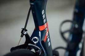 Their main riders are richie porte, michał kwiatkowski and geraint thomas. The Ineos Grenadiers Tour De France Bike Features Rim Brakes And A New Colourway Canadian Cycling Magazine