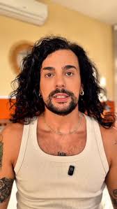 Viva sua vida querido; eu não tenho coragem nem corpão pra mandar nudes  (mas já mandei 😂)