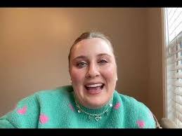 Heather Deshazer's Instagram, Twitter & Facebook