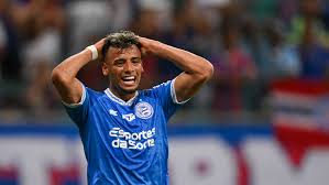 Video: Cruzeiro star left red-faced as 'Uruguayan Kim Kardashian' girlfriend walks away after he leans in for kiss