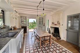 Maison A Vendre A L Ile De Re Atelier D Artiste Terrasse D Hiver Couverte Double Garage Et Grand Terrain Arbore Maison A Vendre Maison Garage Double
