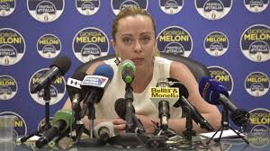 Giorgia meloni (roma, 15 de enero de 1977) es una periodista y política de derecha italiana, presidenta de hermanos de italia. Vendetta Lampo Della Meloni Giorgia Fa Shopping In Forza Italia