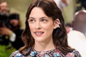 The Hush Cut Is the Perfect Airy Style for Spring