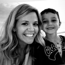 Julie Caito (@CaitoJ09)