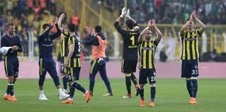 Fenerbahçe'de dün emre belözoğlu 'nun futbolcularla birlikte kulüp binasına giderek başkan ali koç'la görüşme yaptığı ileri sürüldü. Fenerbahce Kupa Hasretini Bitirmek Icin Sahada Haberler Spor