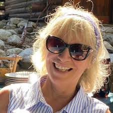 Ever heard of Giant Rock? Giant Rock is purported to be the largest  freestanding boulder in the world located near what San Bernardino County  community?