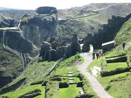 The power and magnificence of caernarfon castle shows edward's determination to stamp his authority on wales. Guide To The Best Castles In England Wales Highland Titles